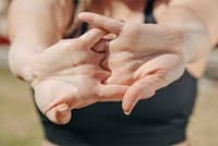 knuckle-cracking